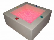 Интерактивный сухой бассейн со встроенными кнопками-переключателями фото